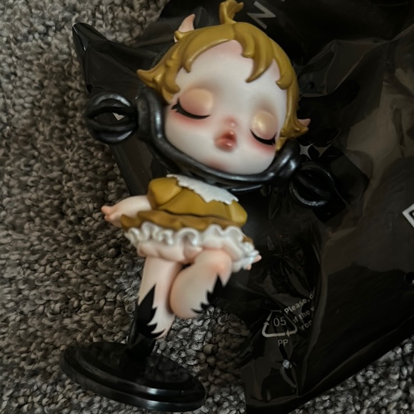 Pop Mart Skullpanda Figure - Picture 2 of 5